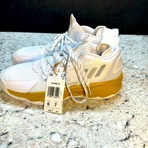 Adidas Dame 8 La Heem the Dream. Womens size 7, men’s Size 6. NWT.